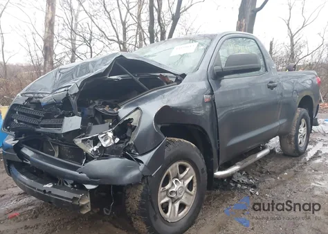 2007 Toyota Tundra Base 5.7L V8 z USA, uszkodzony, nr VIN 5TFJV52107X001482